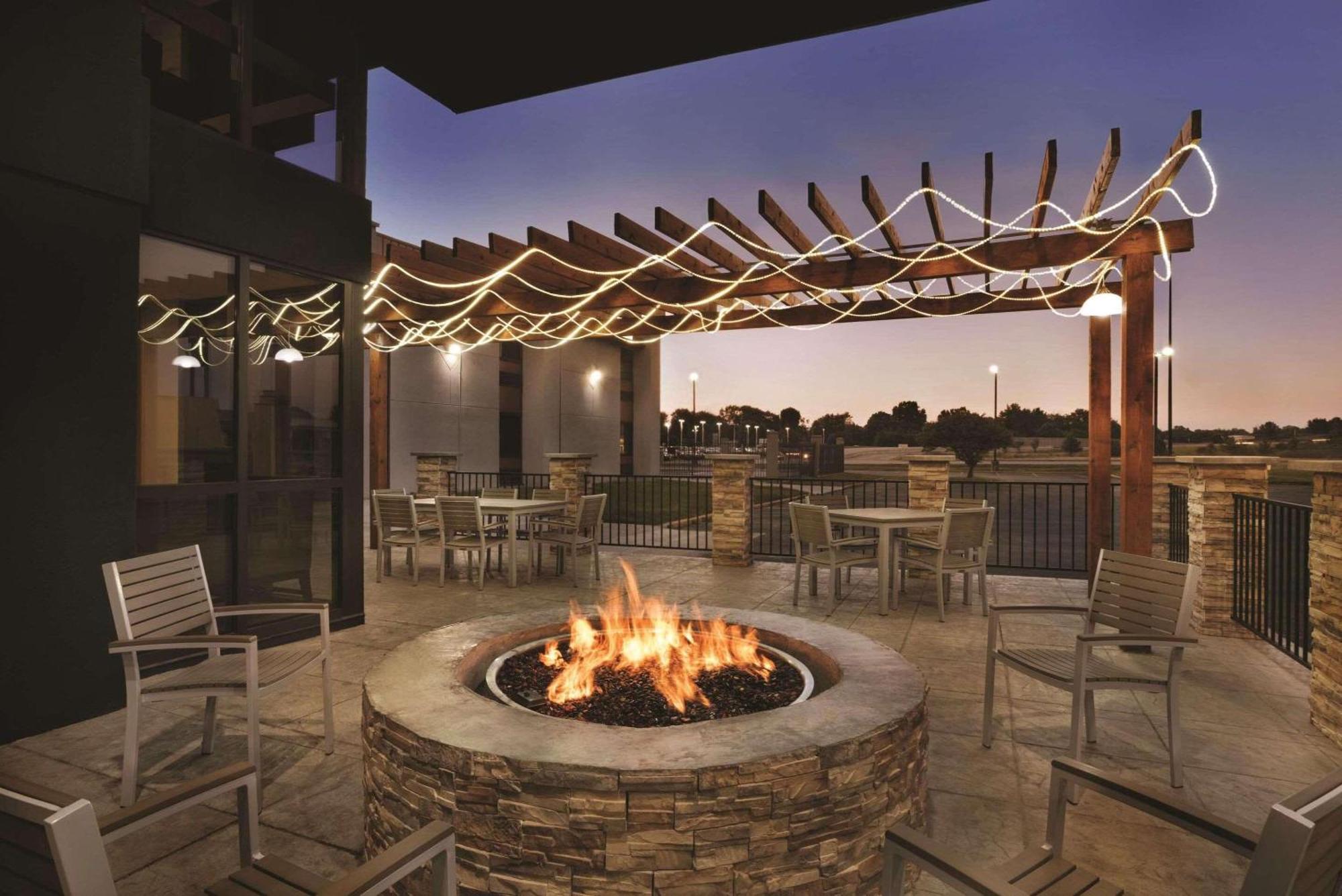 Country Inn & Suites By Radisson, Indianapolis East, In Exterior photo