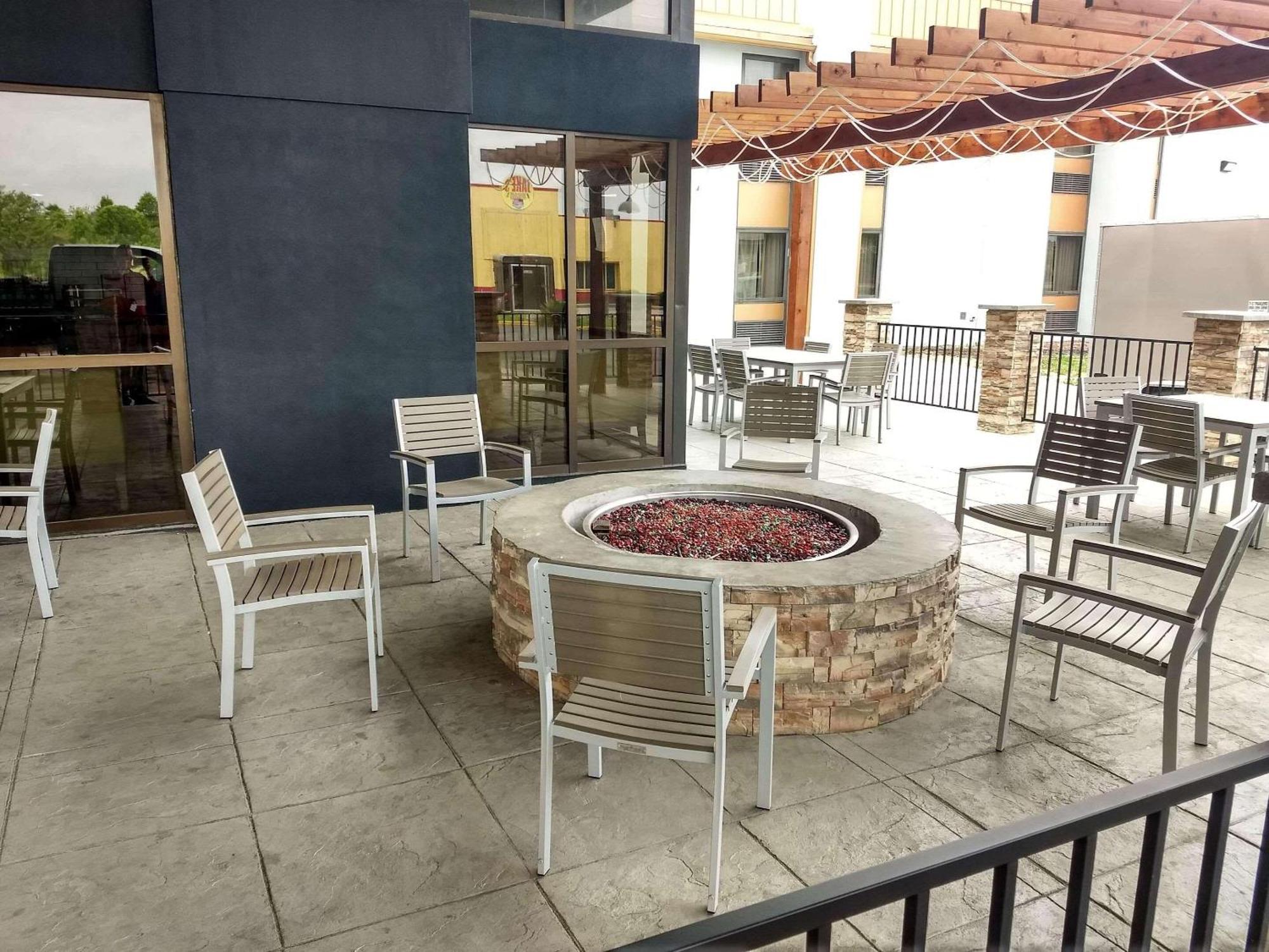 Country Inn & Suites By Radisson, Indianapolis East, In Exterior photo