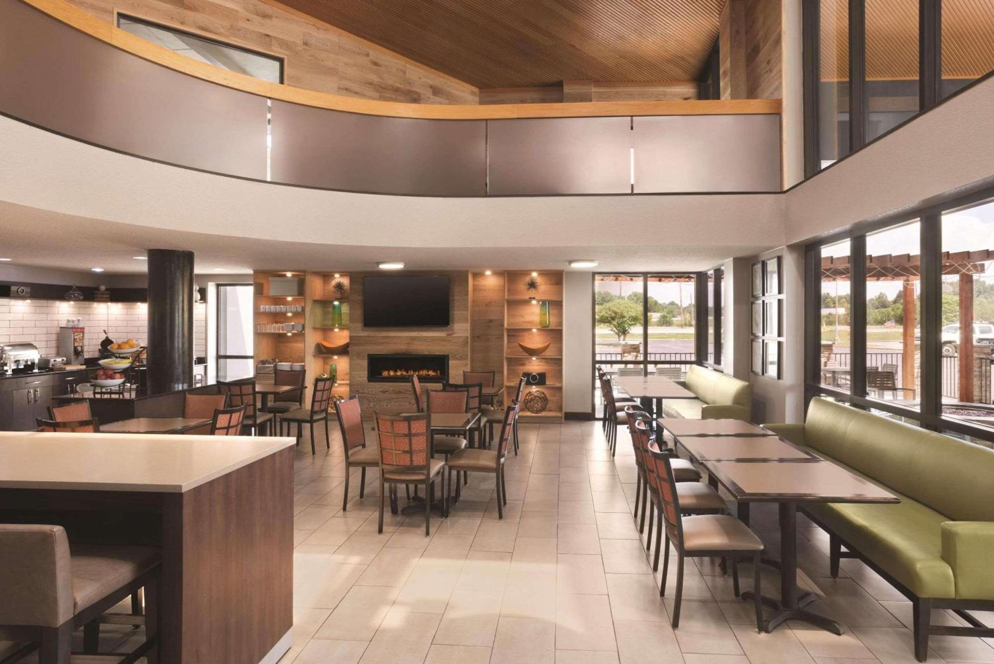 Country Inn & Suites By Radisson, Indianapolis East, In Exterior photo
