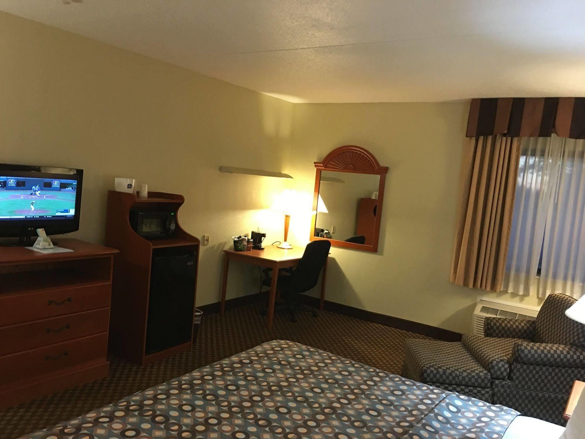 Country Inn & Suites By Radisson, Indianapolis East, In Exterior photo