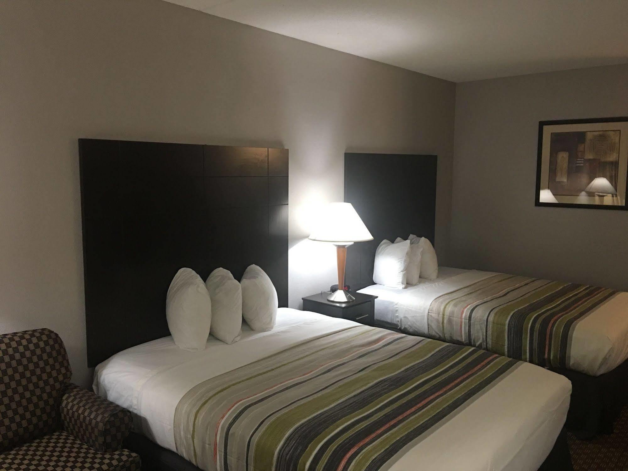 Country Inn & Suites By Radisson, Indianapolis East, In Exterior photo