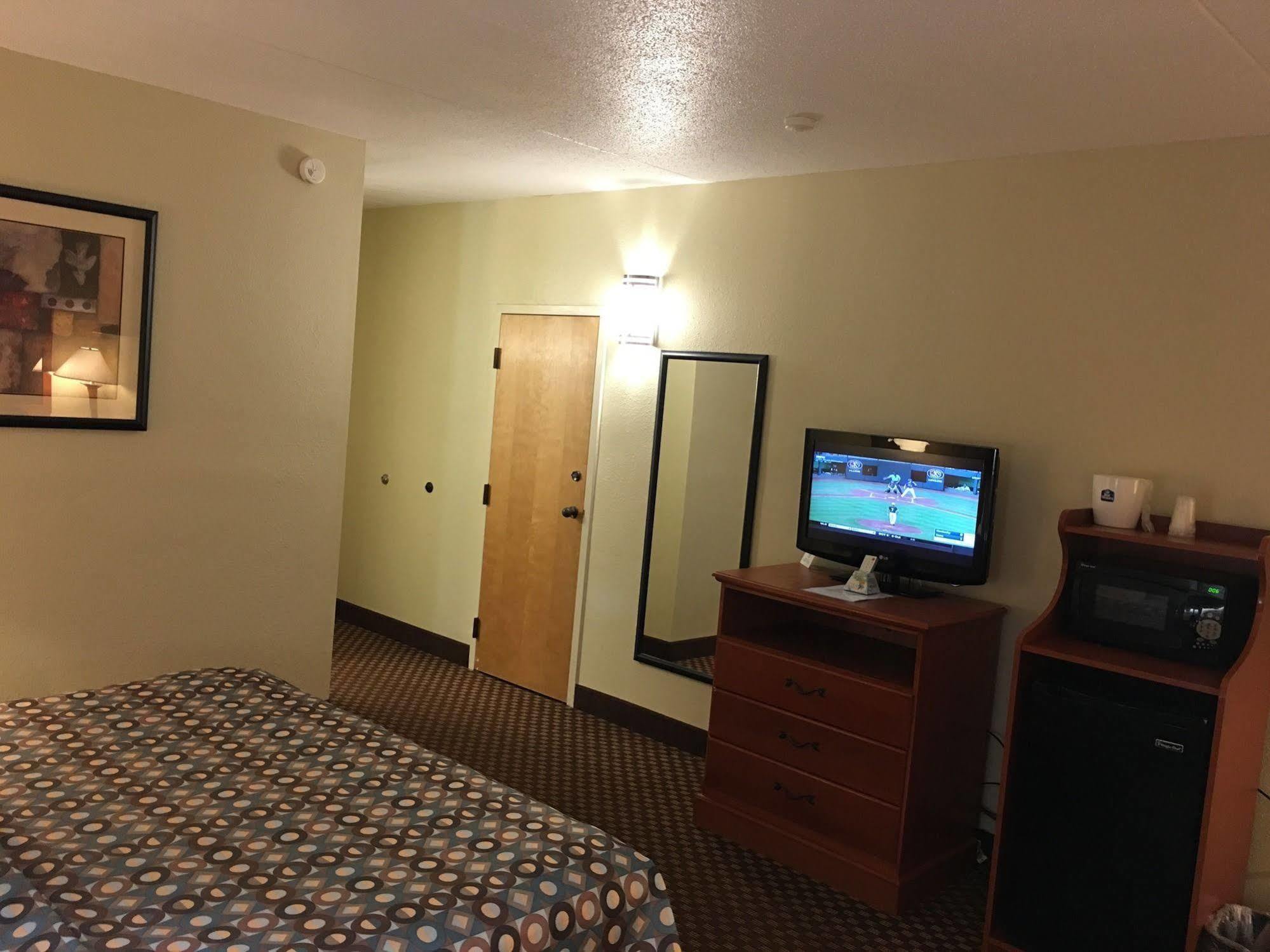 Country Inn & Suites By Radisson, Indianapolis East, In Exterior photo