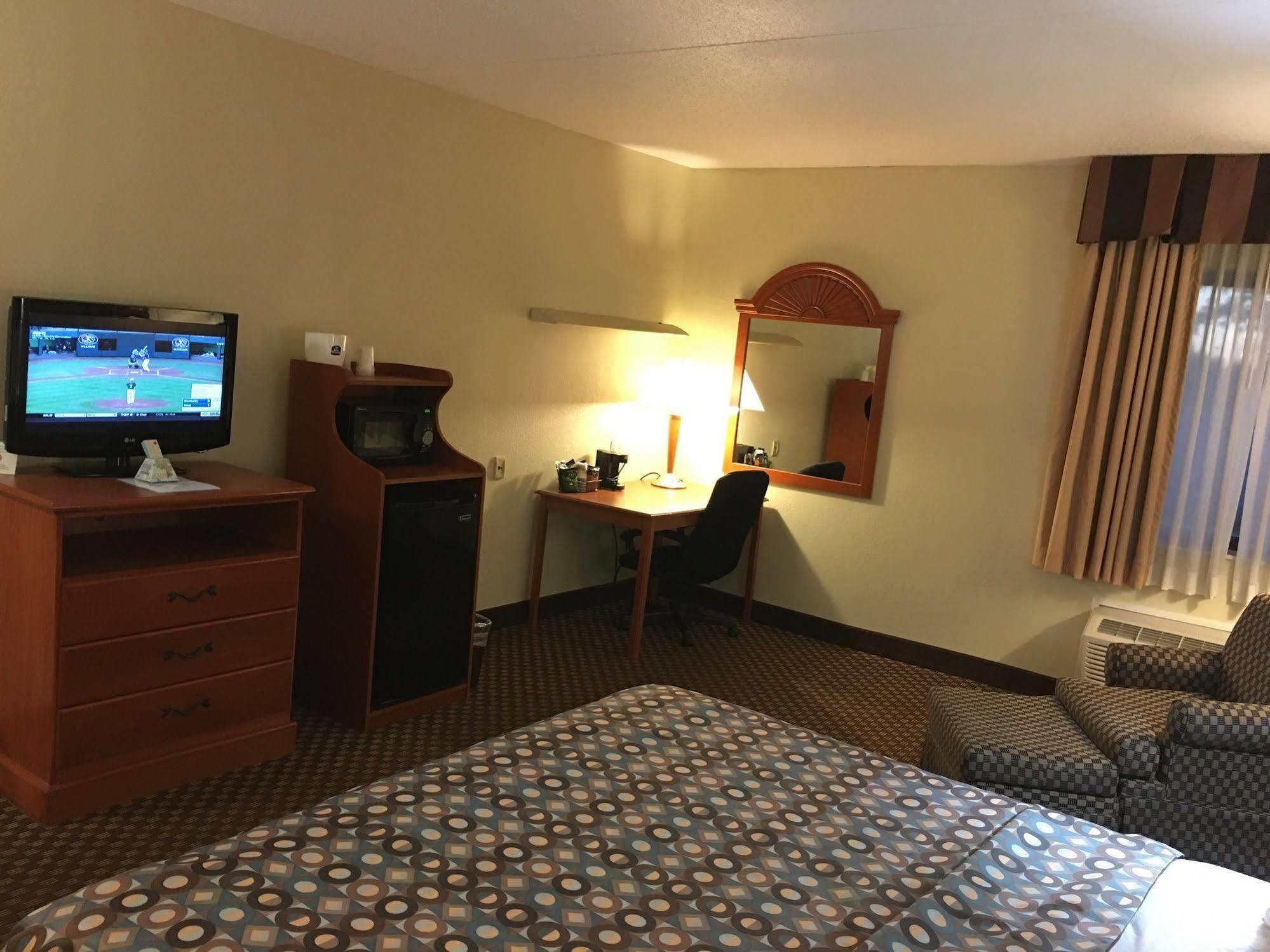 Country Inn & Suites By Radisson, Indianapolis East, In Exterior photo